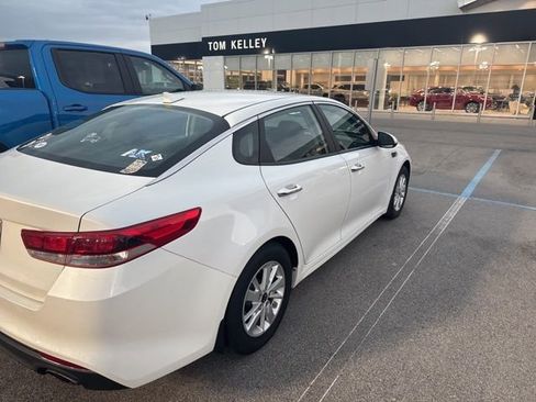 Used 2016 Kia Optima LX image 3