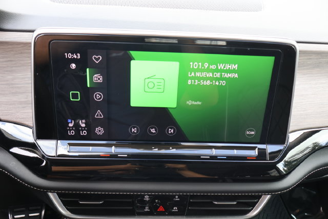 Certified 2024 Volkswagen Atlas SEL Premium R-Line AWD/4WD image 25
