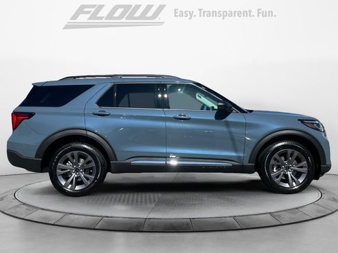 Used 2025 Ford Explorer Active w/ Active Comfort Package image 9