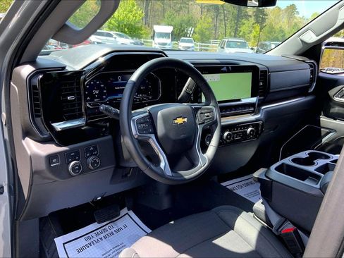 Used 2024 Chevrolet Silverado 1500 LT AWD/4WD image 15