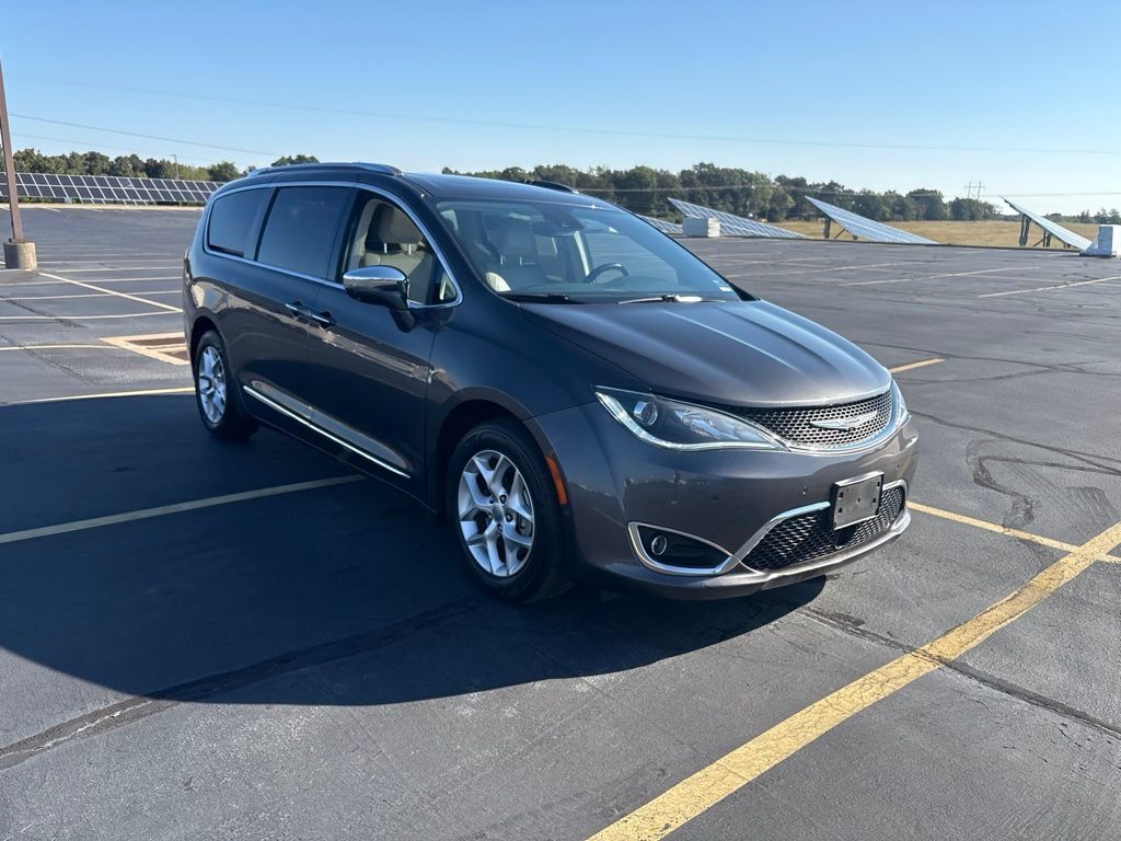 Used 2020 Chrysler Pacifica Limited w/ Advanced Safetytec Group FWD image 9