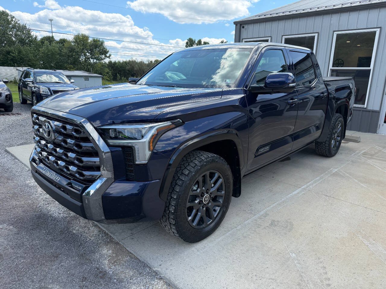 Used 2024 Toyota Tundra Platinum AWD/4WD image 2