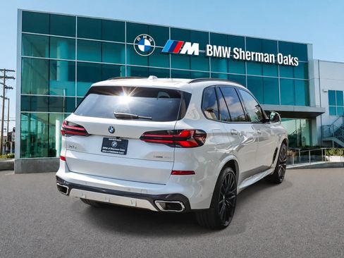 Used 2026 BMW X5 sDrive40i w/ M Sport Package RWD image 4
