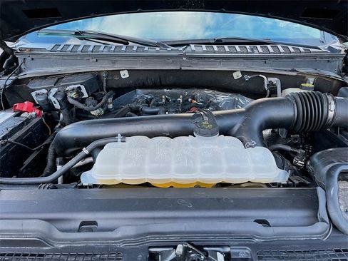 Used 2023 Ford Expedition Max XLT image 30