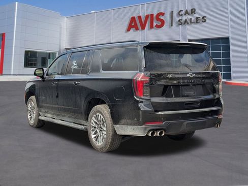 Used 2025 Chevrolet Suburban Z71 image 3