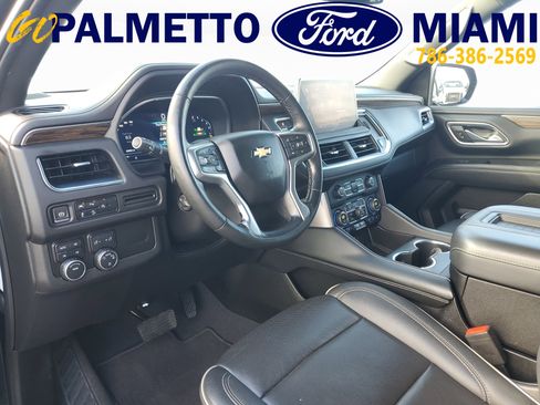 Used 2023 Chevrolet Suburban Premier image 16