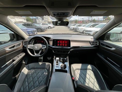 Used 2024 Volkswagen Atlas SEL Premium R-Line AWD/4WD image 19