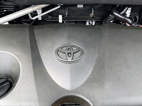 Used 2025 Toyota RAV4 LE AWD/4WD image 55
