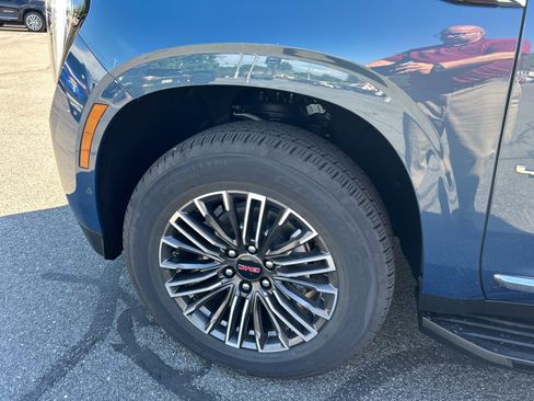New 2026 GMC Yukon Elevation w/ Elevation Premium Package AWD/4WD image 5