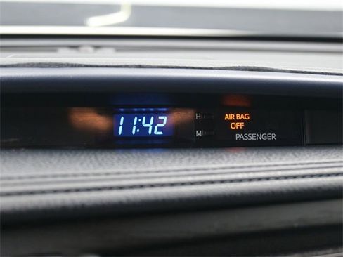 Certified 2019 Toyota Highlander Limited Platinum image 32