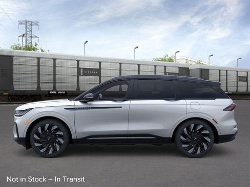 New 2026 Lincoln Nautilus Reserve image 3