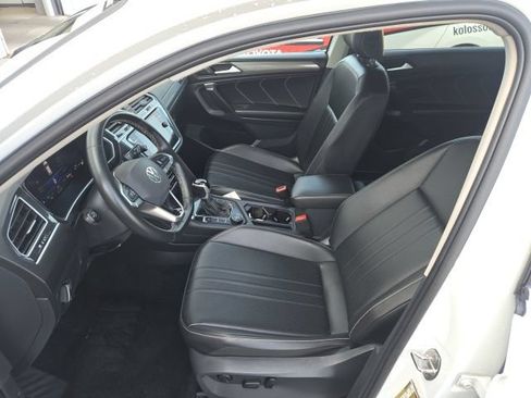 Used 2024 Volkswagen Tiguan SE AWD/4WD image 11
