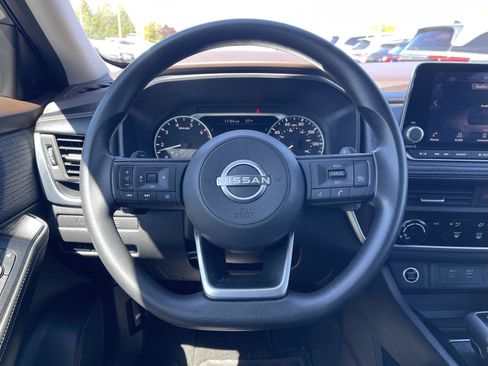Used 2022 Nissan Rogue S AWD/4WD image 6