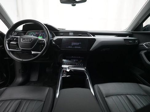 Used 2022 Audi e-tron Premium Plus w/ Premium Plus Package AWD/4WD image 4