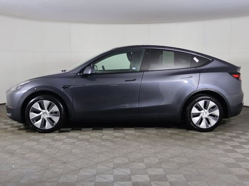 Used 2023 Tesla Model Y Long Range image 18