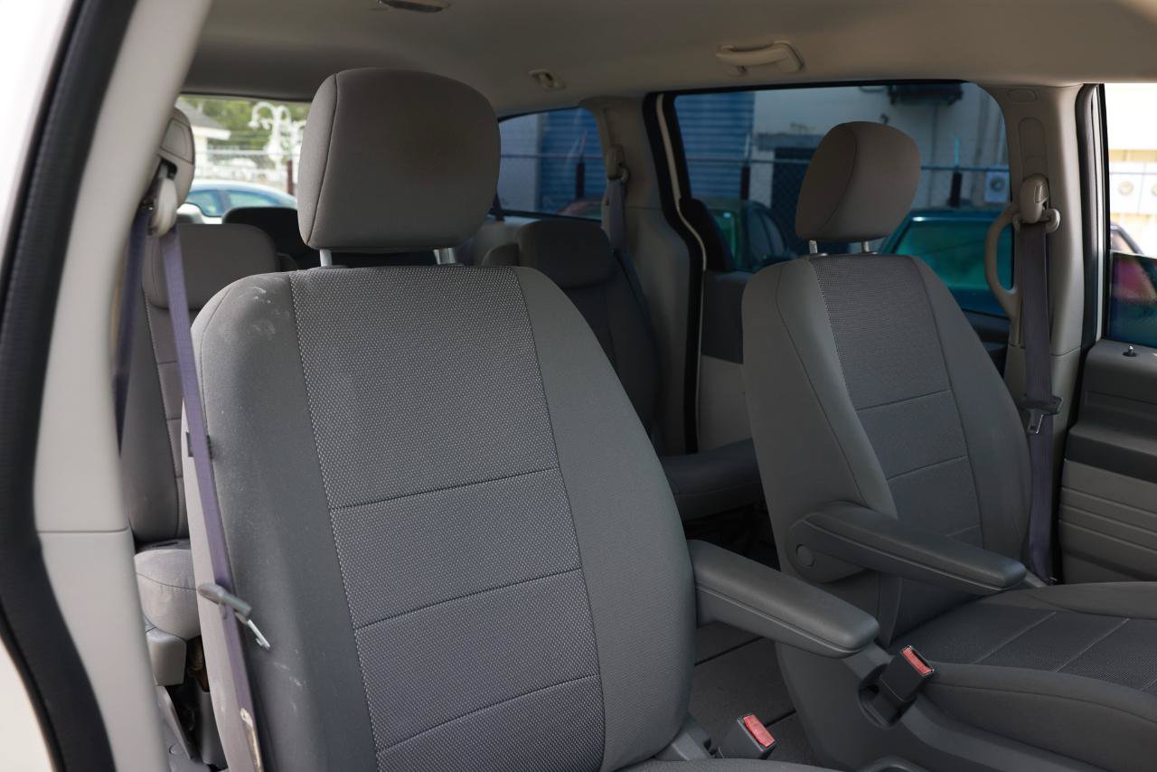 Used 2008 Dodge Grand Caravan SE FWD image 16