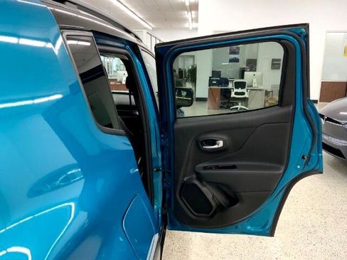 Used 2020 Jeep Renegade Limited w/ UConnect 8.4 Nav Group image 32