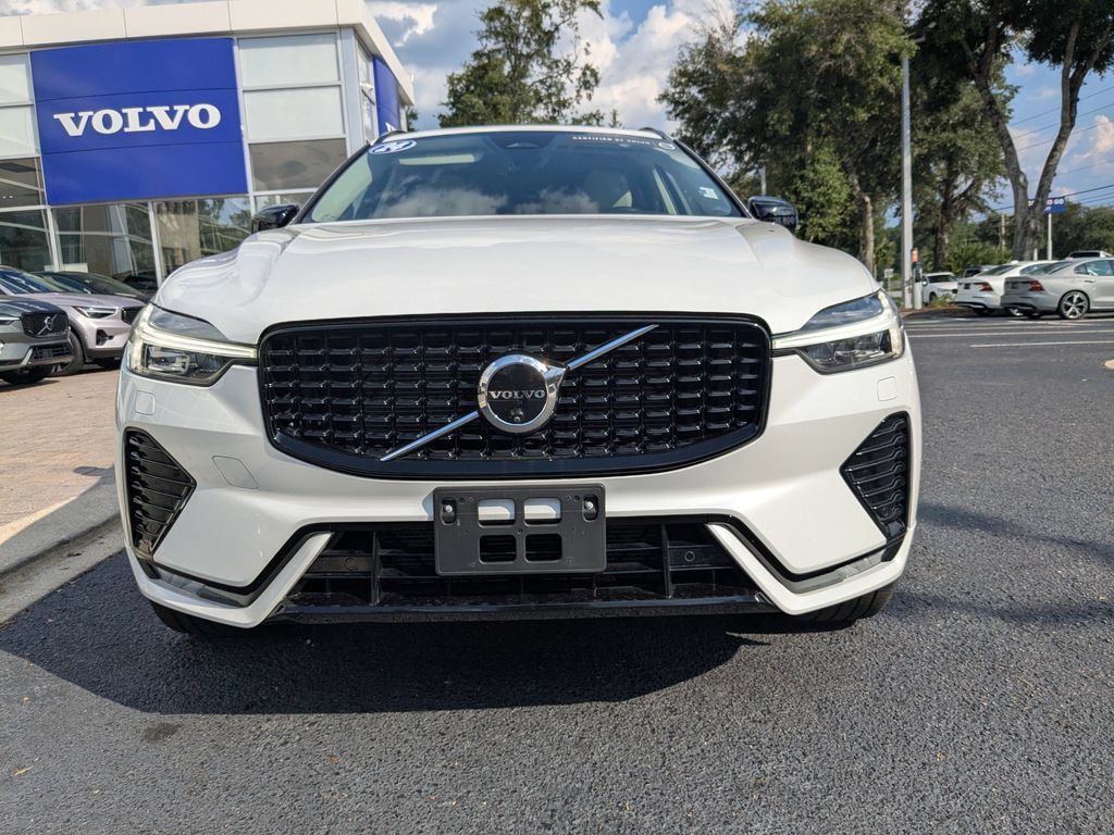 Certified 2024 Volvo XC60 B5 Ultimate w/ Protection Package Premier AWD/4WD image 9