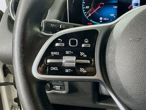 Used 2020 Mercedes-Benz GLB 250 4MATIC image 7