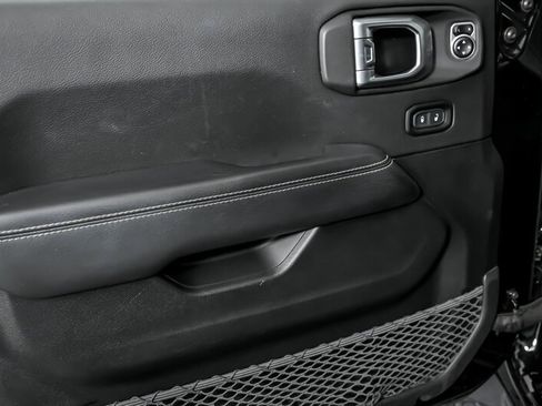 Used 2020 Jeep Wrangler Unlimited Sahara image 17