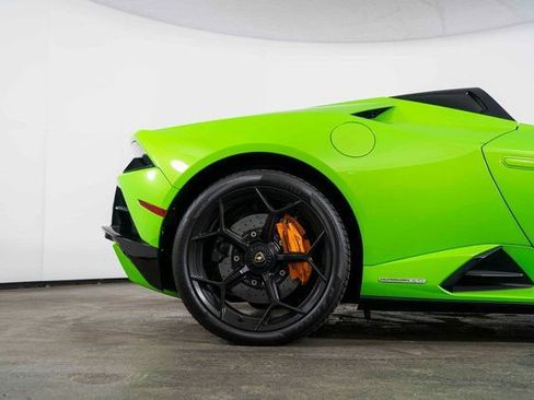 Used 2022 Lamborghini Huracan EVO image 11