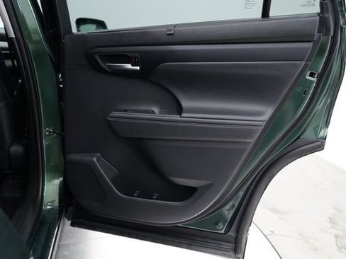 Used 2023 Toyota Highlander XLE image 81