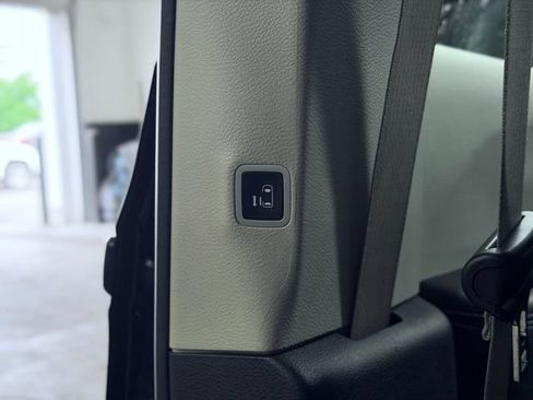 Certified 2023 Chrysler Pacifica Touring-L FWD image 27