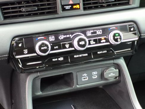 Used 2025 Honda Pilot EX-L image 17