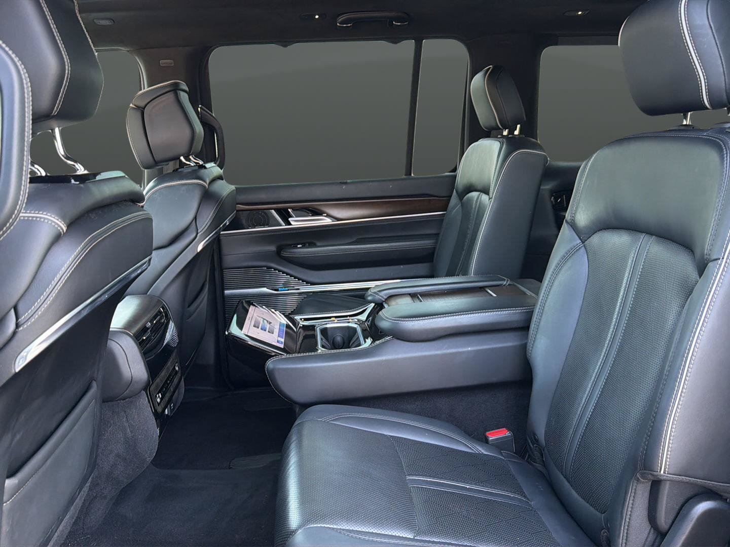 Used 2023 Jeep Grand Wagoneer Series II AWD/4WD image 21