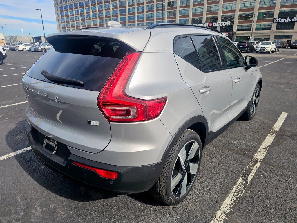 Certified 2023 Volvo XC40 Recharge Ultimate AWD/4WD image 3
