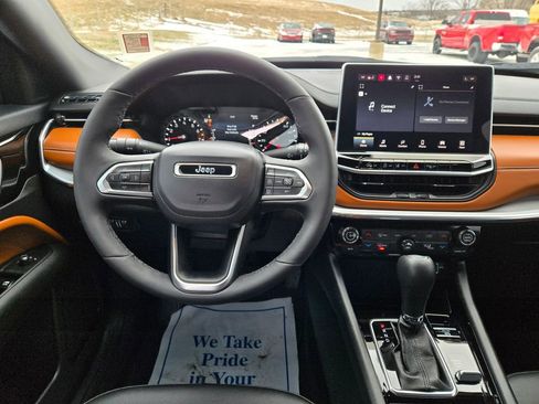 Used 2024 Jeep Compass Limited image 19