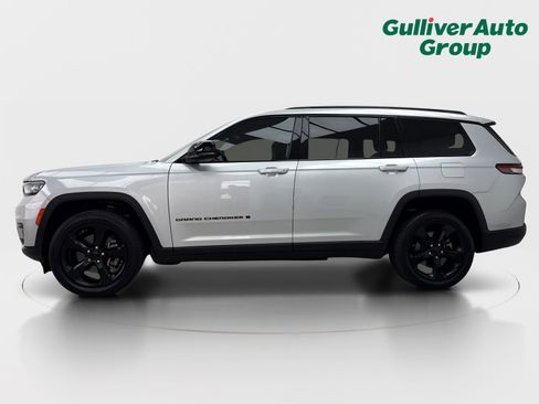 Used 2021 Jeep Grand Cherokee L Laredo RWD image 3