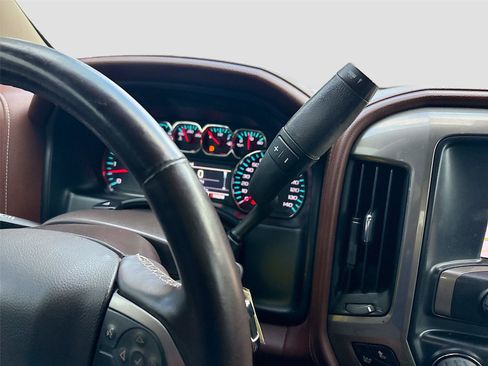 Used 2015 Chevrolet Silverado 1500 High Country w/ High Country Premium Package AWD/4WD image 17