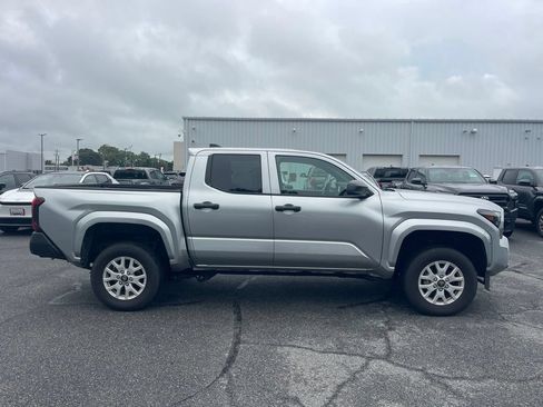 Used 2025 Toyota Tacoma SR AWD/4WD image 6