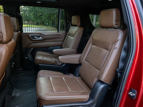Used 2021 Chevrolet Suburban High Country w/ Premium Package AWD/4WD image 14