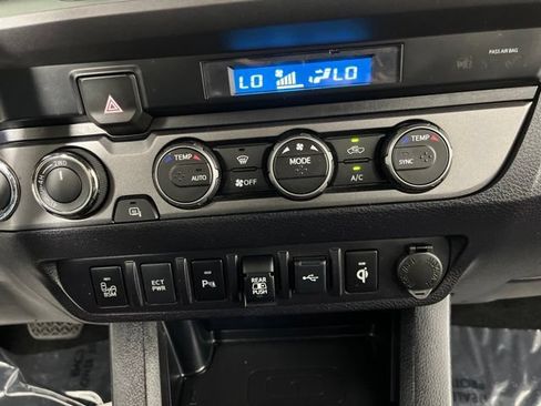 Used 2021 Toyota Tacoma TRD Off-Road w/ Technology Package AWD/4WD image 28