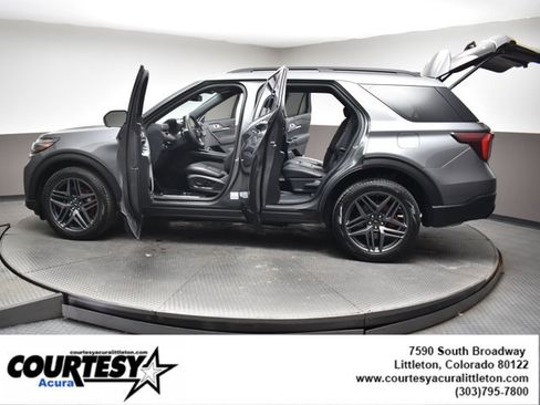Used 2025 Ford Explorer ST-Line w/ Premium Package image 46