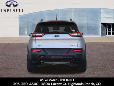 Used 2018 Jeep Cherokee Trailhawk AWD/4WD image 4
