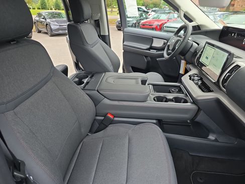 New 2025 Ford Expedition Active image 10