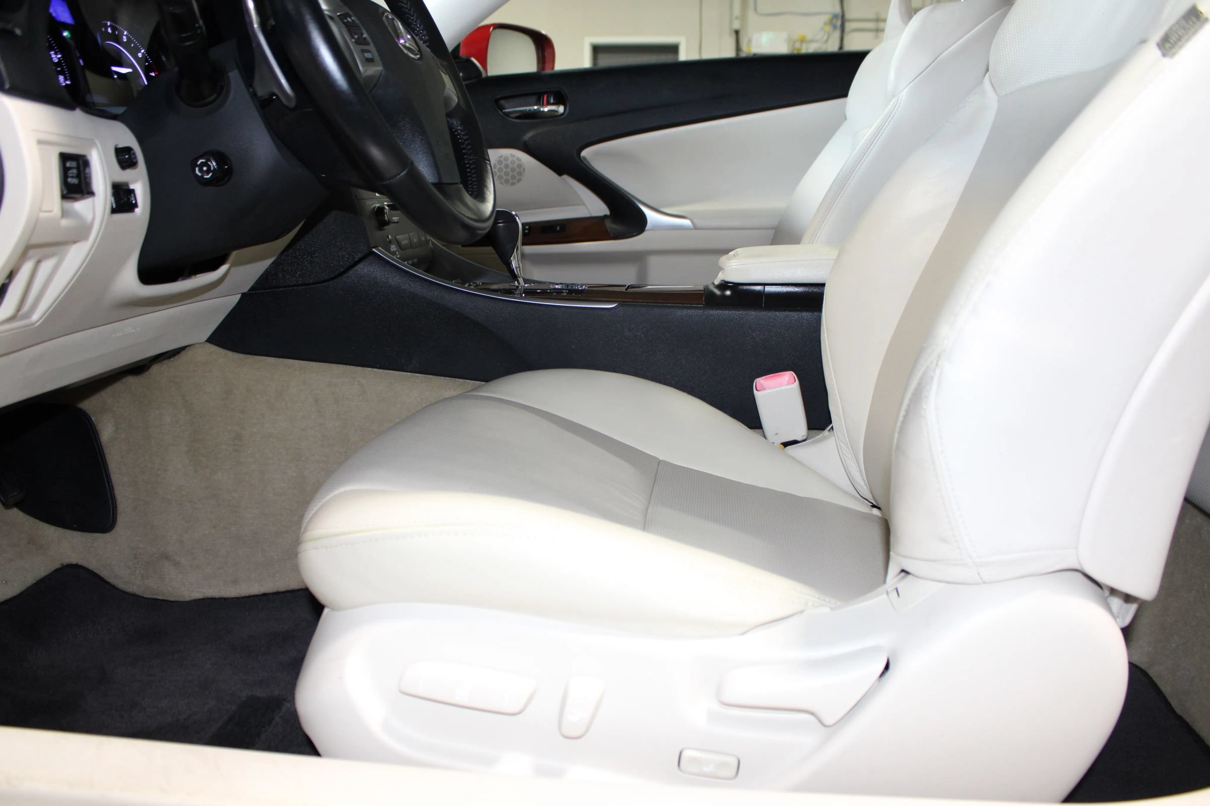 Used 2011 Lexus IS 350C RWD image 27