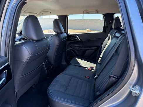 Used 2024 Mitsubishi Outlander SE image 19