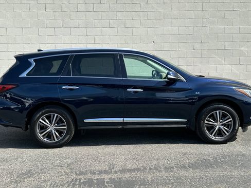 Used 2019 INFINITI QX60 Luxe w/ Essential Package AWD/4WD image 3