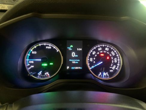 Used 2019 Toyota RAV4 XLE AWD/4WD image 32