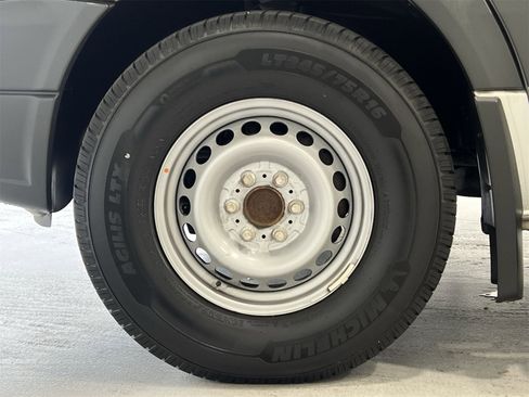 Used 2013 Mercedes-Benz Sprinter 2500 image 10