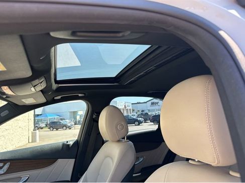 Used 2019 Mercedes-Benz C 300 Sedan image 12