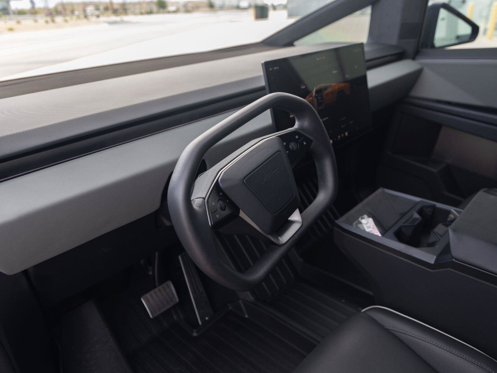 Used 2025 Tesla Cybertruck AWD Crew Cab image 15