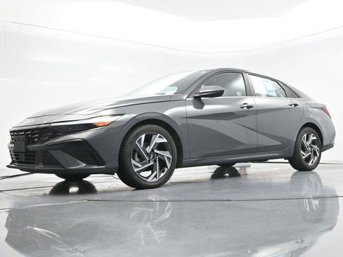 Used 2024 Hyundai Elantra SEL w/ Convenience Package FWD image 48