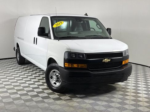 Used 2019 Chevrolet Express 3500 Extended w/ Driver Convenience Package RWD image 2