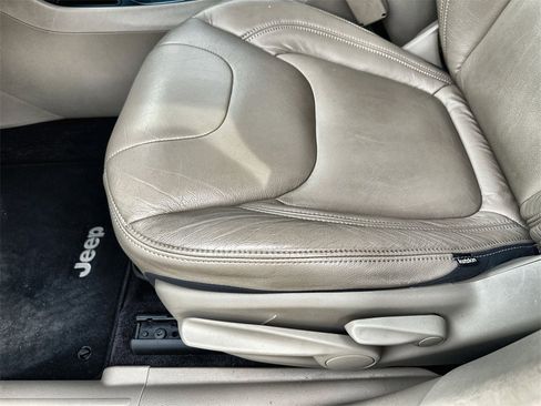 Used 2019 Jeep Cherokee Latitude w/ Popular Appearance Group image 25