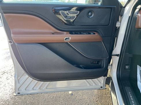 Used 2023 Lincoln Aviator Reserve image 11